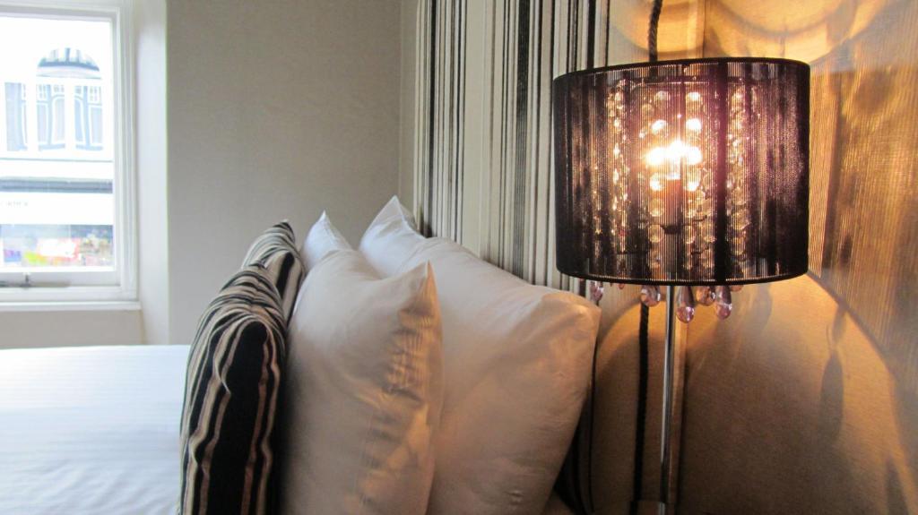 Monties Guest House - Adults Only โบว์เนส ออน วินเดอเมียร์ ห้อง รูปภาพ